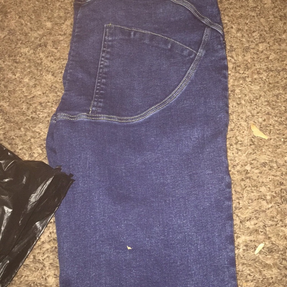 Butt enhancing pants/stretchy jeans
